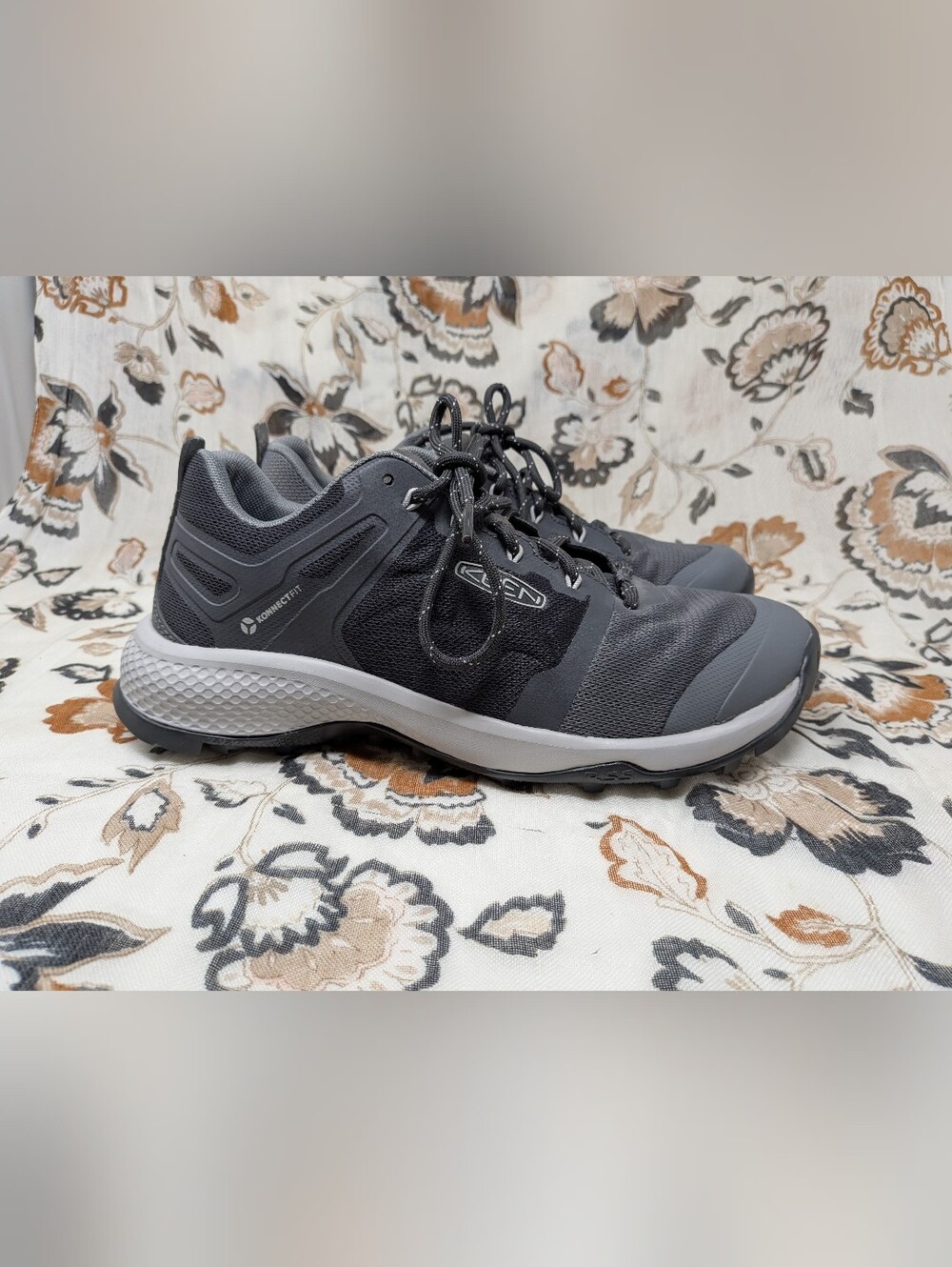 Keen Men's Gray and Black Trail Running Shoes